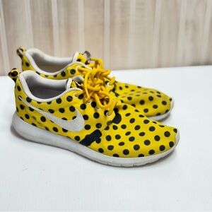 Nike Yellow and Black Dotted Sneakers